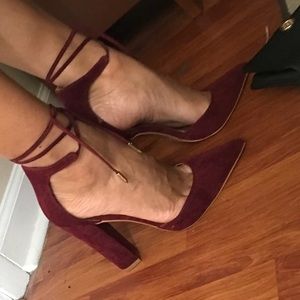 Lola’s shoetique 👠 burgundy pumps PRICE DROP‼️